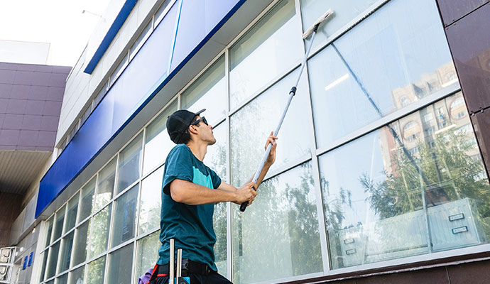 Commercial window cleaner using telescopic extension