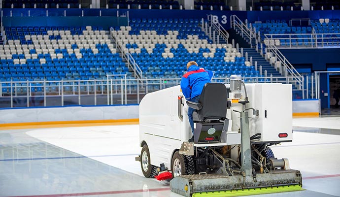 Smoothing ice surface using ice resurfacer