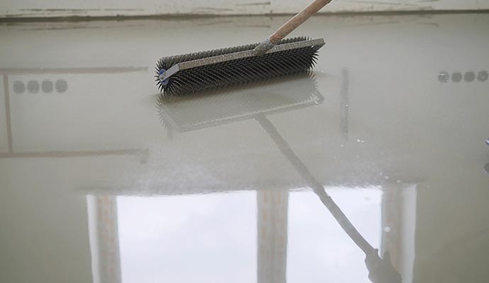 Floor cleaning with roller