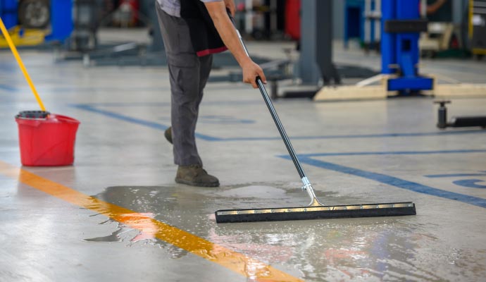 Warehouse floor cleaning service